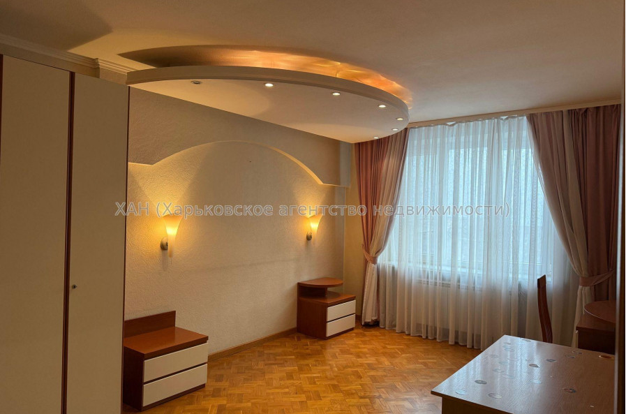 Продам квартиру, Евгения Енина ул. , 2 кім., 63 м², капитальный ремонт 