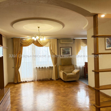 Продам квартиру, Евгения Енина ул. , 2 кім., 63 м², капитальный ремонт 