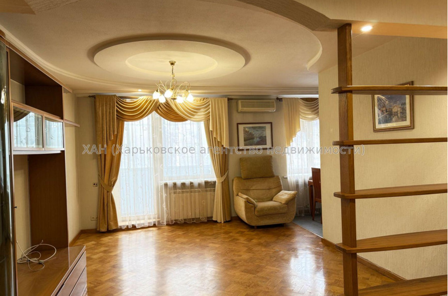 Продам квартиру, Евгения Енина ул. , 2 кім., 63 м², капитальный ремонт 