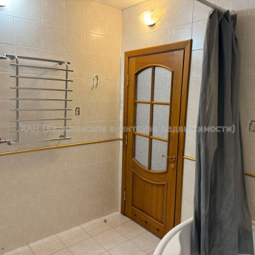 Продам квартиру, Евгения Енина ул. , 2 кім., 63 м², капитальный ремонт 