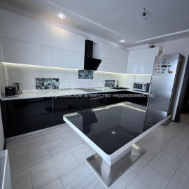 Продам квартиру, Юбилейный просп. , 3  ком., 105 м², евроремонт