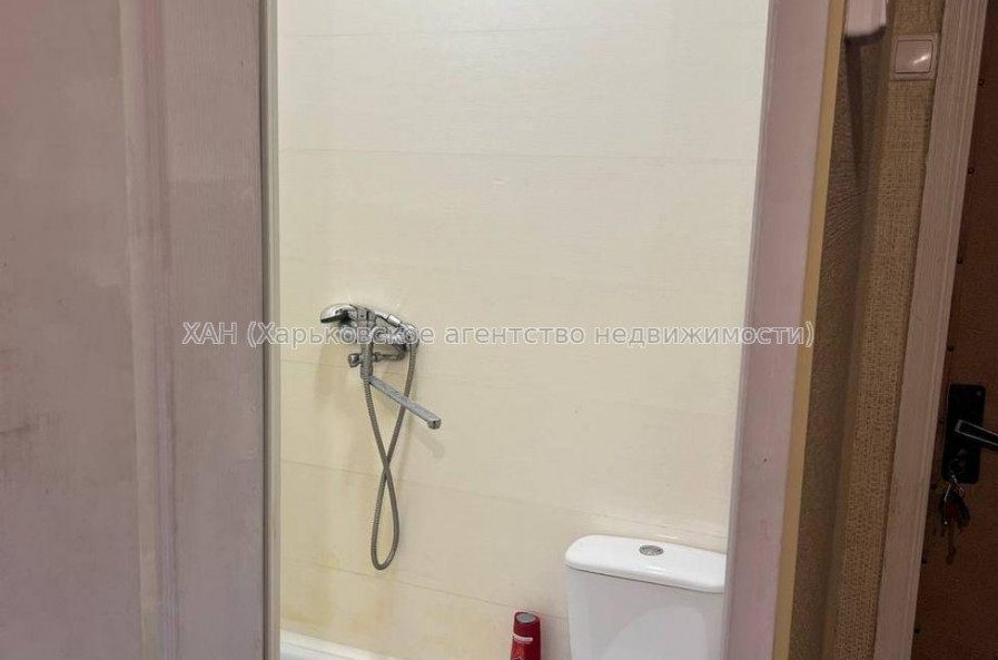 Продам квартиру, 23 Августа ул. , 1 кім., 12.50 м², косметический ремонт 