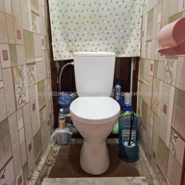 Продам квартиру, Александровский просп. , 3  ком., 65 м², косметический ремонт 