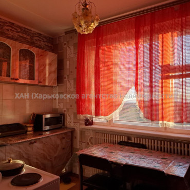 Продам квартиру, Александровский просп. , 3  ком., 65 м², косметический ремонт 