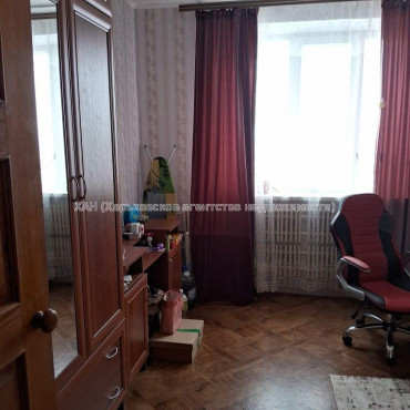 Продам квартиру, Александровский просп. , 3 кім., 65 м², косметический ремонт 