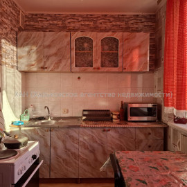 Продам квартиру, Александровский просп. , 3  ком., 65 м², косметический ремонт