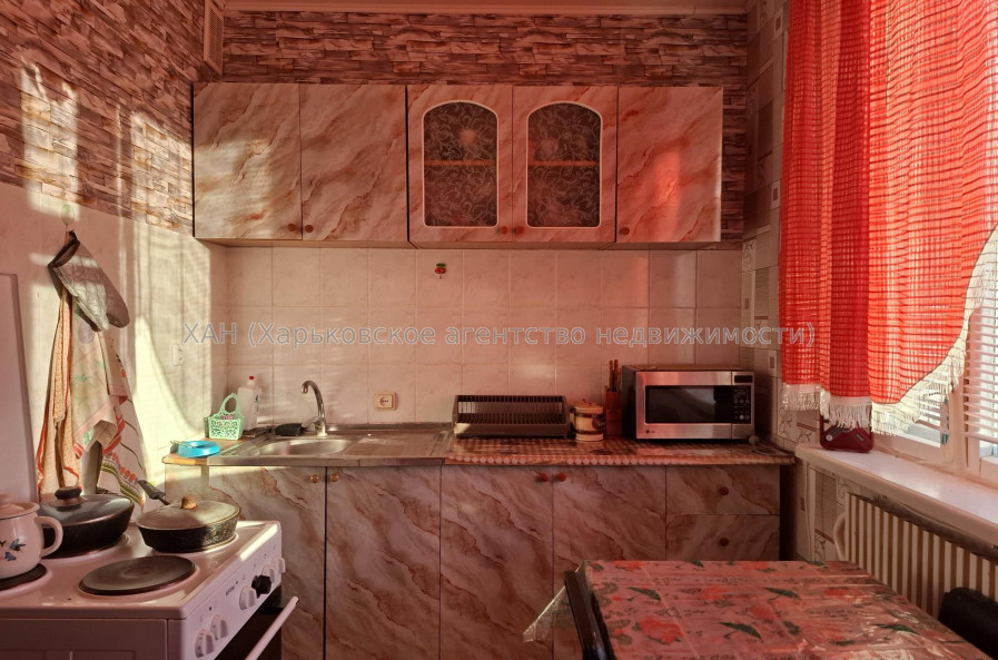 Продам квартиру, Александровский просп. , 3  ком., 65 м², косметический ремонт 