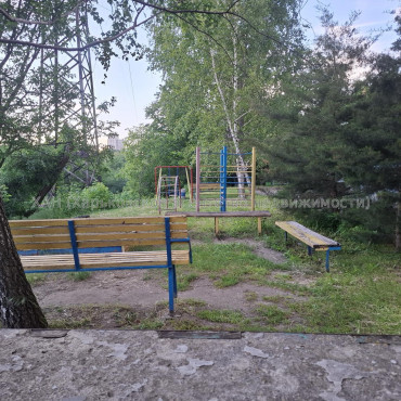 Продам квартиру, Александровский просп. , 3  ком., 65 м², косметический ремонт 