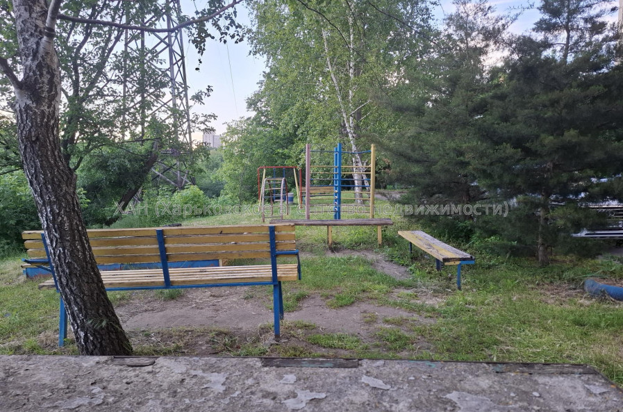Продам квартиру, Александровский просп. , 3  ком., 65 м², косметический ремонт 