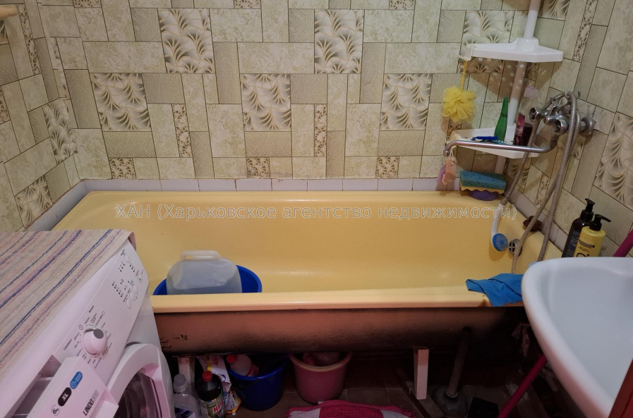 Продам квартиру, Александровский просп. , 3  ком., 65 м², косметический ремонт 