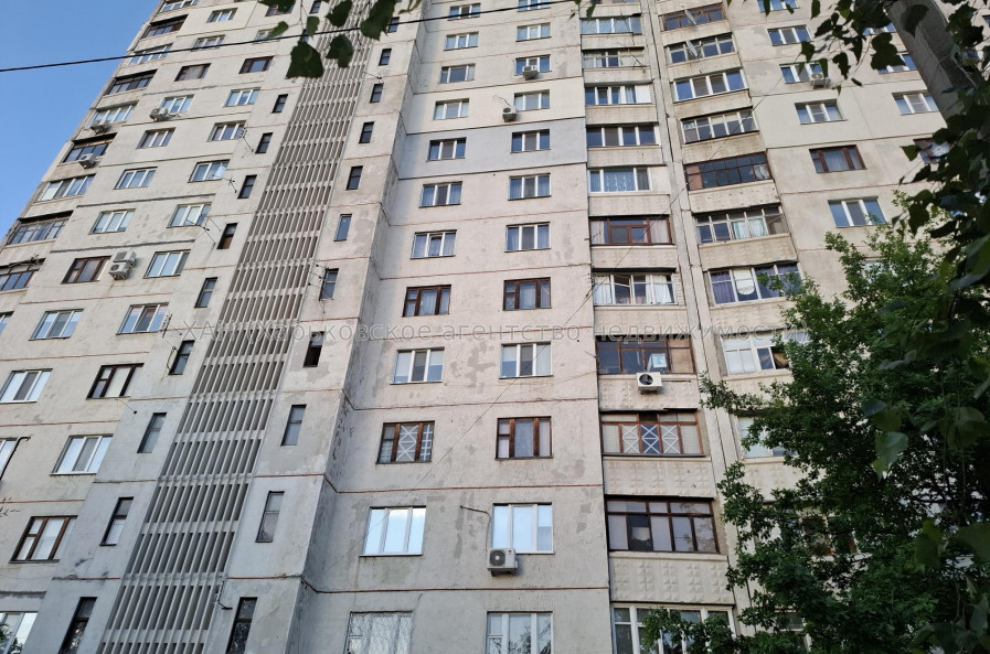 Продам квартиру, Александровский просп. , 3  ком., 65 м², косметический ремонт 