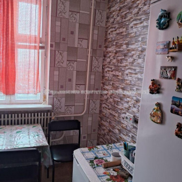Продам квартиру, Александровский просп. , 3 кім., 65 м², косметический ремонт 