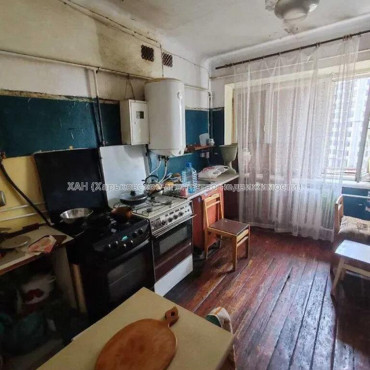 Продам квартиру, Шекспира ул. , 15 кім., 12 м², советский ремонт 