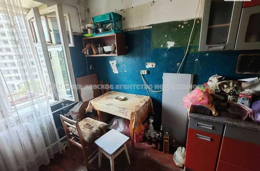 Продам квартиру, Шекспира ул. , 15 кім., 12 м², советский ремонт 