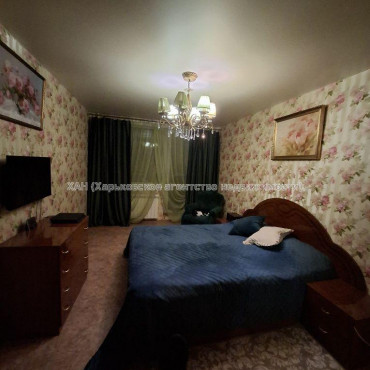 Продам квартиру, Зерновой пер. , 3 кім., 65.40 м², капитальный ремонт 