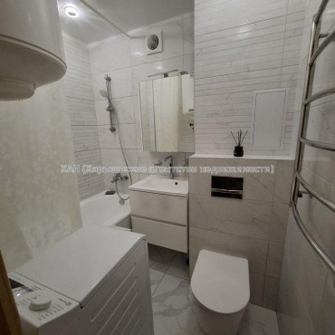 Продам квартиру, Зерновой пер. , 3 кім., 65.40 м², капитальный ремонт 