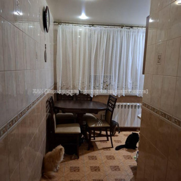 Продам квартиру, Зерновой пер. , 3 кім., 65.40 м², капитальный ремонт 