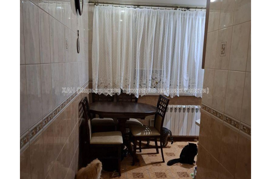 Продам квартиру, Зерновой пер. , 3 кім., 65.40 м², капитальный ремонт 