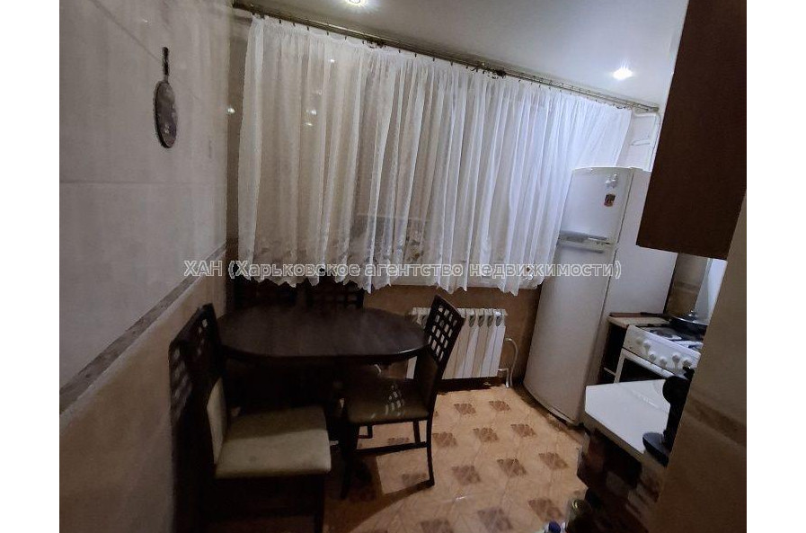 Продам квартиру, Зерновой пер. , 3 кім., 65.40 м², капитальный ремонт 