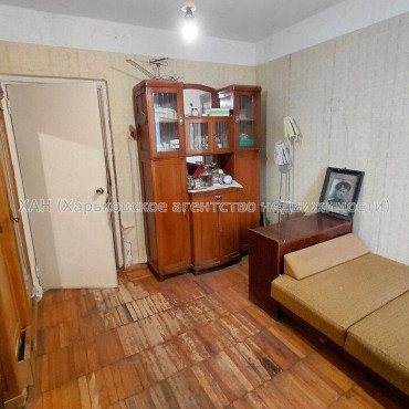Продам квартиру, Мира ул. , 3 кім., 65 м², советский ремонт 