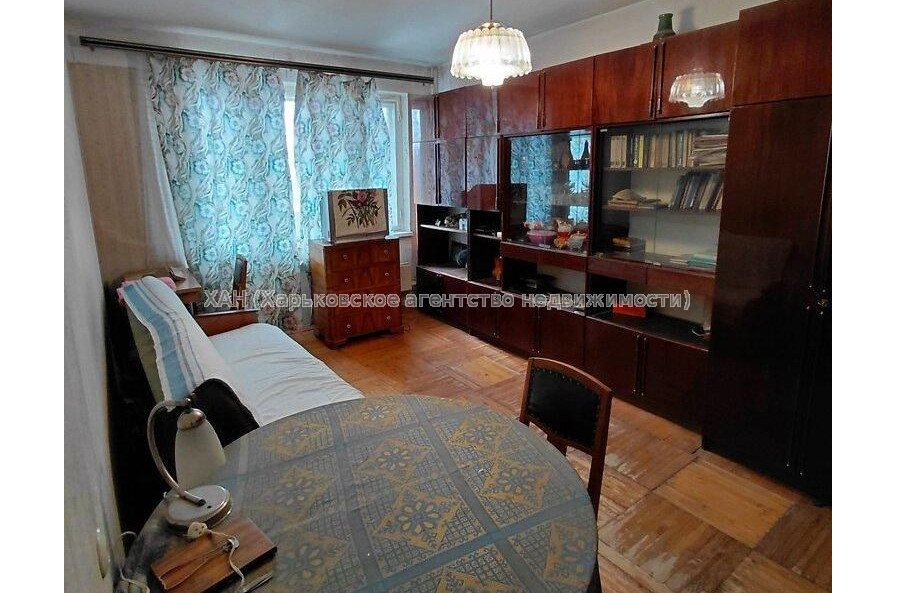 Продам квартиру, Мира ул. , 3 кім., 65 м², советский ремонт 