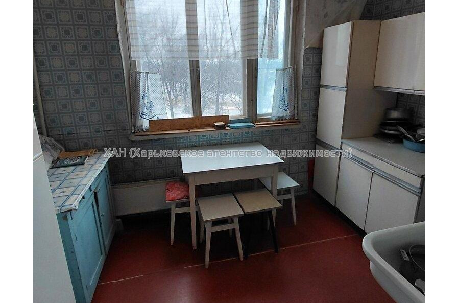 Продам квартиру, Мира ул. , 3 кім., 65 м², советский ремонт 