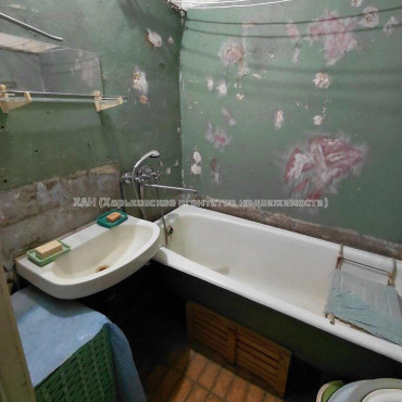 Продам квартиру, Мира ул. , 3 кім., 65 м², советский ремонт 