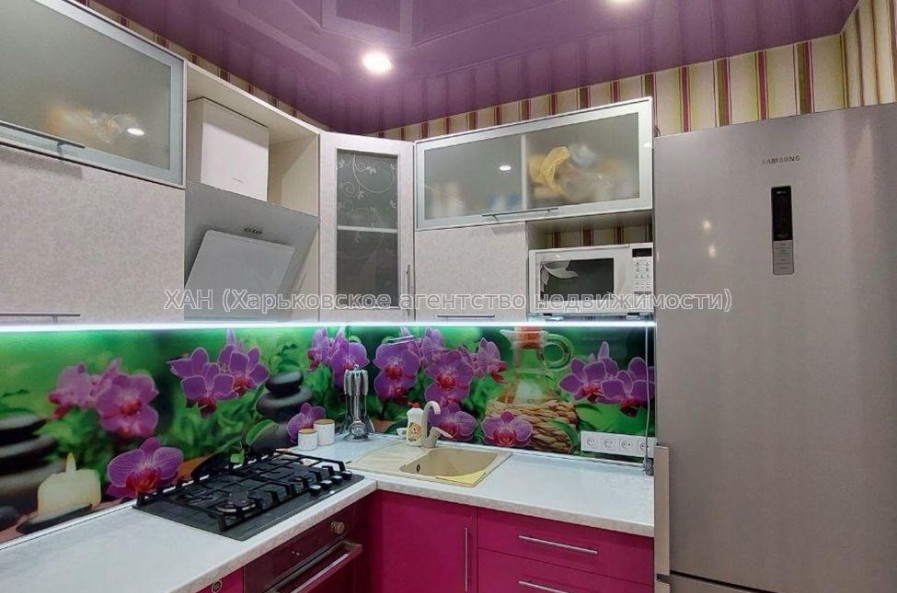 Продам квартиру, Светлая ул. , 2 кім., 52 м², евроремонт 