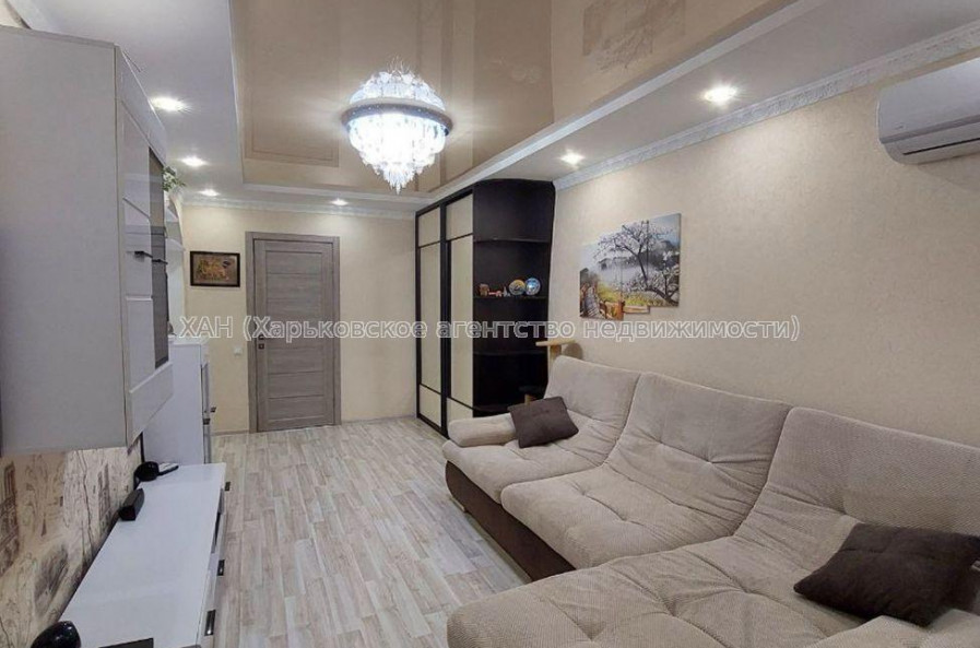 Продам квартиру, Светлая ул. , 2 кім., 52 м², евроремонт 