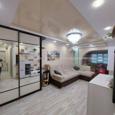 Продам квартиру, Светлая ул. , 2 кім., 52 м², евроремонт 