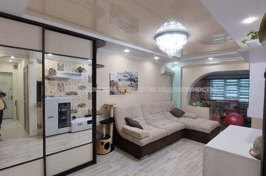 Продам квартиру, Светлая ул. , 2 кім., 52 м², евроремонт 