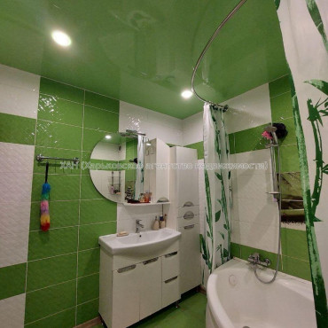 Продам квартиру, Светлая ул. , 2 кім., 52 м², евроремонт 