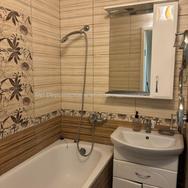 Продам квартиру, Героев Харькова просп. , 1 кім., 33.10 м², капитальный ремонт 