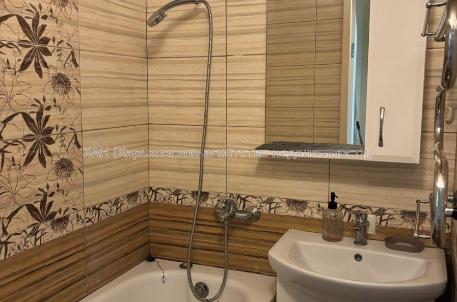 Продам квартиру, Героев Харькова просп. , 1 кім., 33.10 м², капитальный ремонт 