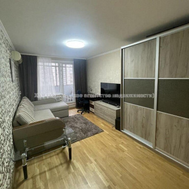 Продам квартиру, Победы просп. , 2 кім., 44.50 м², капитальный ремонт 