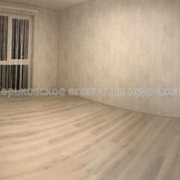 Продам квартиру, Драгоманова ул. , 2 кім., 60 м², капитальный ремонт 