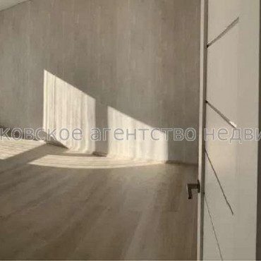 Продам квартиру, Драгоманова ул. , 2 кім., 60 м², капитальный ремонт 