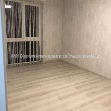 Продам квартиру, Драгоманова ул. , 2 кім., 60 м², капитальный ремонт 