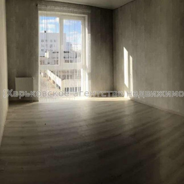 Продам квартиру, Драгоманова ул. , 2 кім., 60 м², капитальный ремонт 