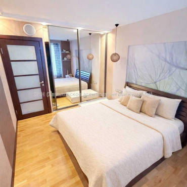 Продам квартиру, Непокоренных ул. , 68 , 3 кім., 65 м², капитальный ремонт 