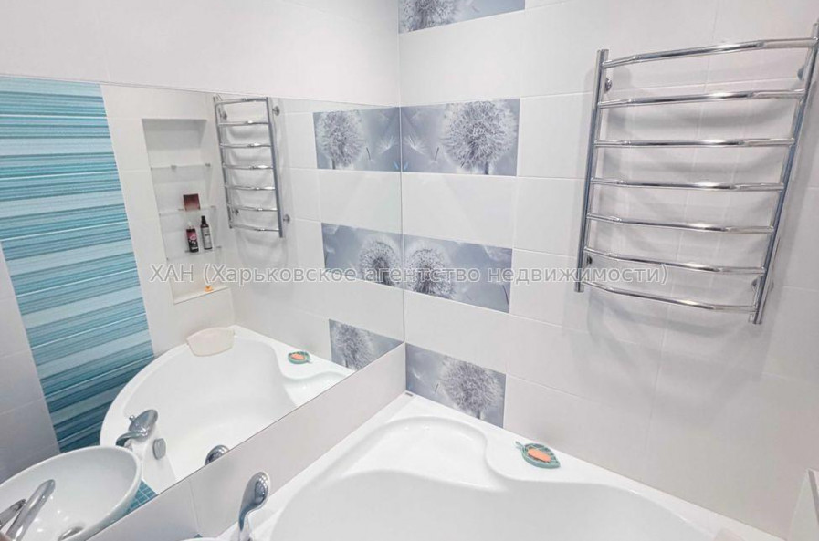 Продам квартиру, Непокоренных ул. , 68 , 3 кім., 65 м², капитальный ремонт 