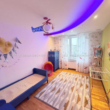 Продам квартиру, Непокоренных ул. , 68 , 3 кім., 65 м², капитальный ремонт 