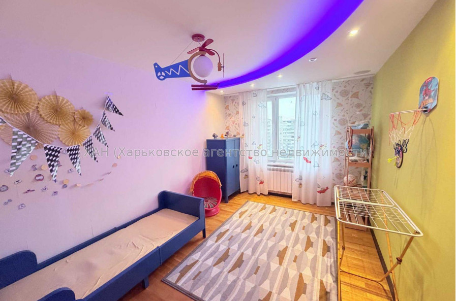 Продам квартиру, Непокоренных ул. , 68 , 3 кім., 65 м², капитальный ремонт 