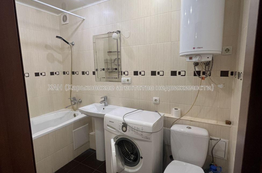 Продам квартиру, Героев Харькова просп. , 1 кім., 40 м², евроремонт 