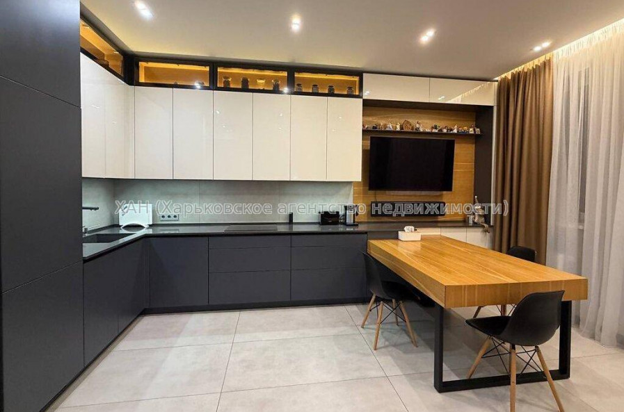 Продам квартиру, Дмитрия Антоненко ул. , 3  ком., 103.80 м², евроремонт 