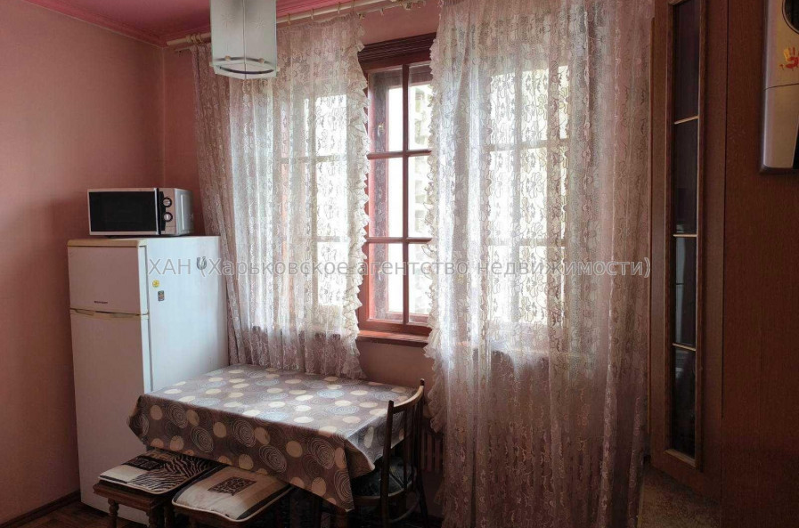 Продам квартиру, Людвига Свободы просп. , 1 кім., 29 м², косметический ремонт 