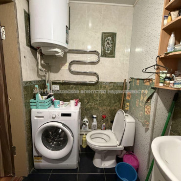 Продам квартиру, Лесопарковский 2-й пер. , 1 кім., 39.90 м², советский ремонт 