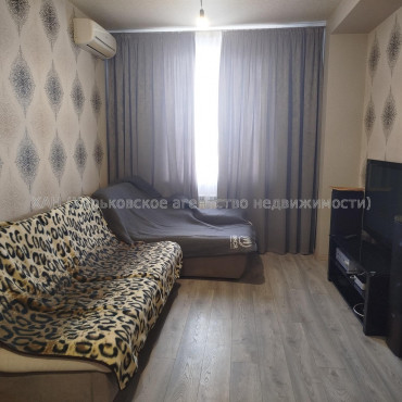 Продам квартиру, Балакирева пер. , 3  ком., 90.60 м², капитальный ремонт 