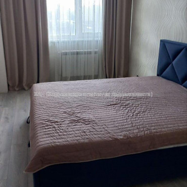 Продам квартиру, Балакирева пер. , 3  ком., 90.60 м², капитальный ремонт 