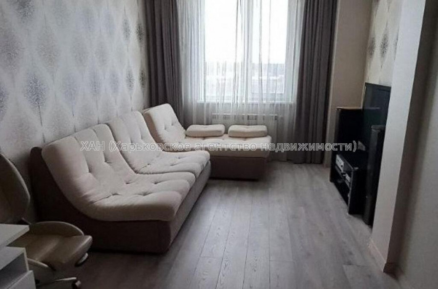 Продам квартиру, Балакирева пер. , 3  ком., 90.60 м², капитальный ремонт 